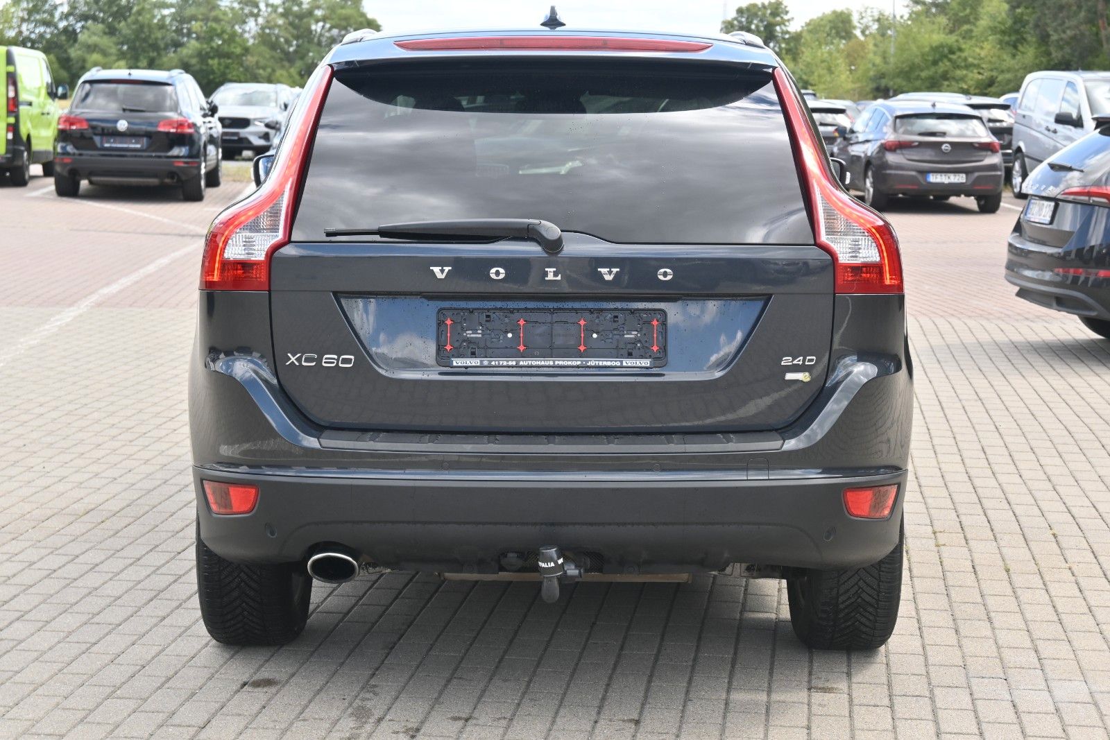 Fahrzeugabbildung Volvo XC60 2.4D Summum Drive*BiXenon*PDC*CD*Servo*USB