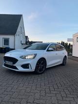 Ford Focus Mk4 Turnier St-Line X TÜV NEU S... - Ford: Mk4