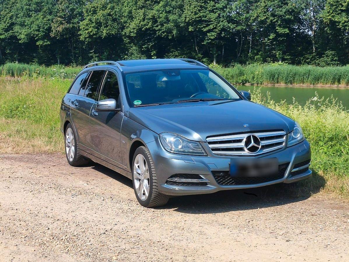 Mercedes-Benz C220 2011 — interior