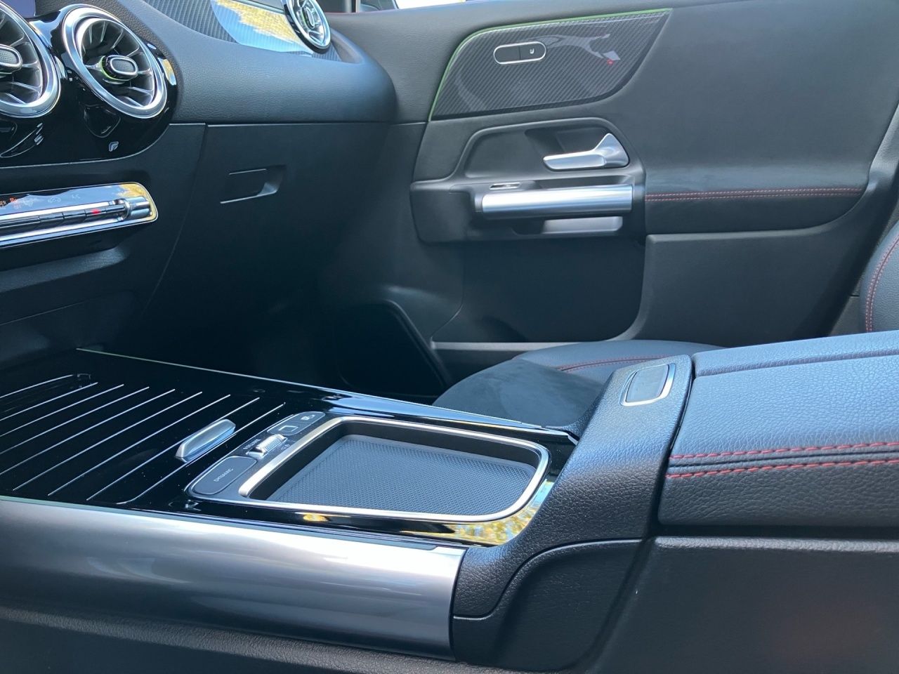 Fahrzeugabbildung Mercedes-Benz GLA 220 4M AMG AHK Pano Night Multibeam KeylessG