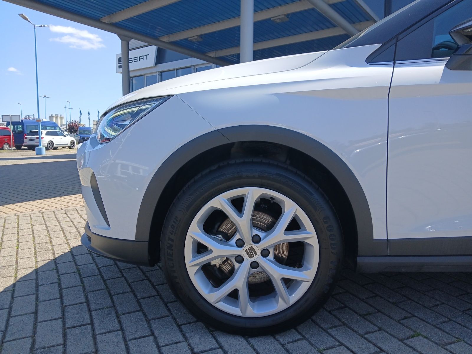 Fahrzeugabbildung SEAT Arona TSI FR-Line LED AID GRA PDC SH LM