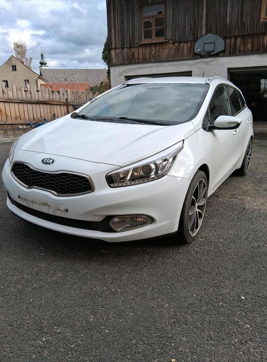 Kia cee'd 2014 — rear view