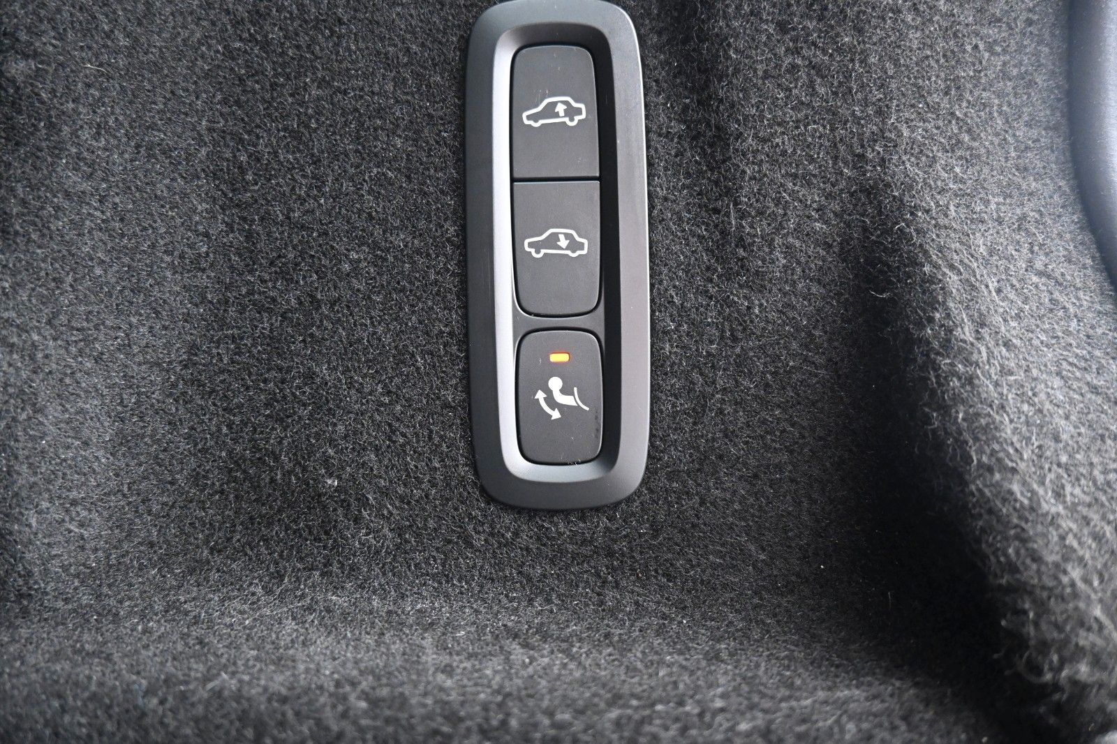 Fahrzeugabbildung Volvo XC60 B4 D AWD Ultimate Dark*STDHZG*360°*ACC*AHK