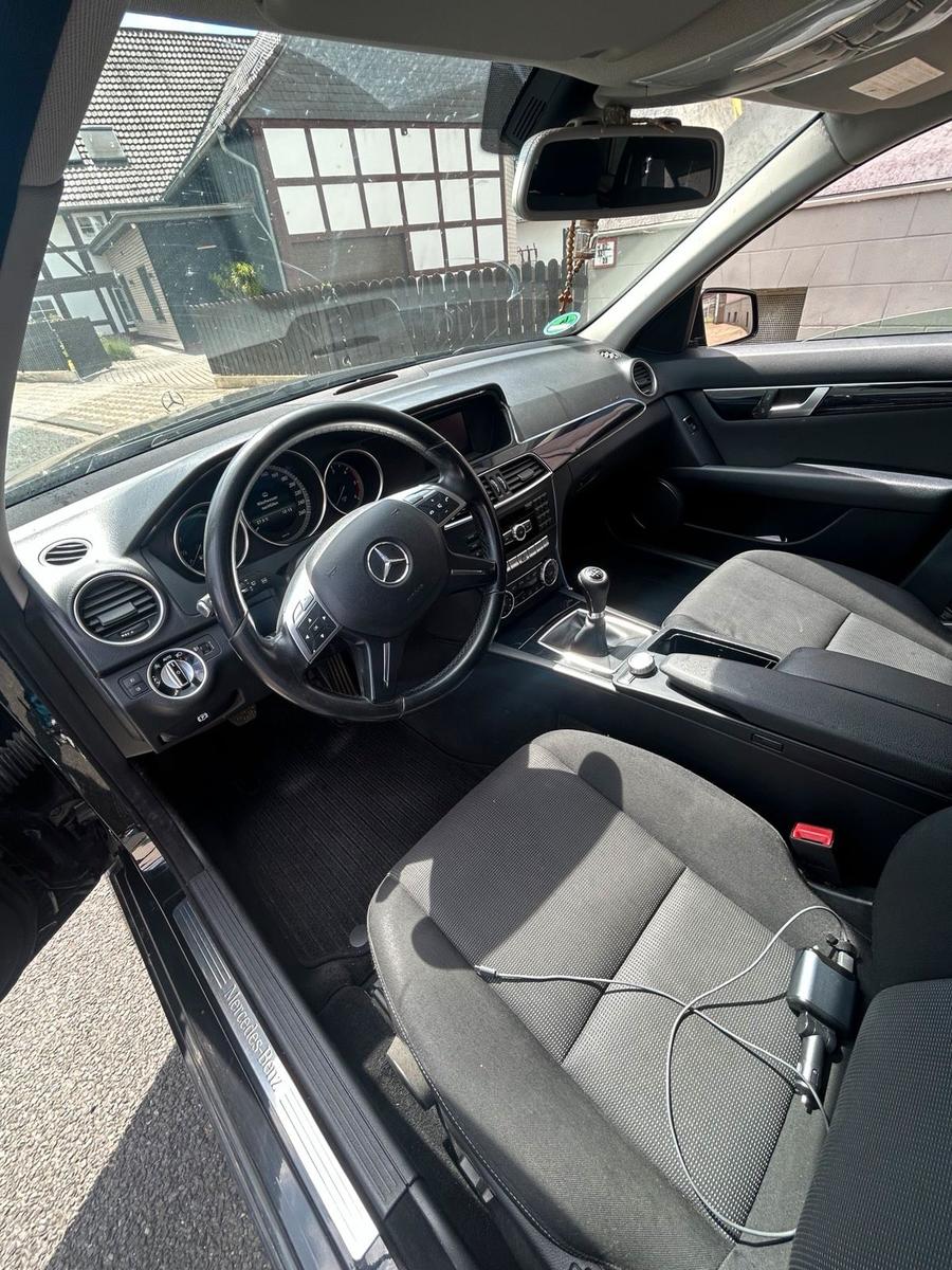 Mercedes-Benz C180 2013 — photo 8