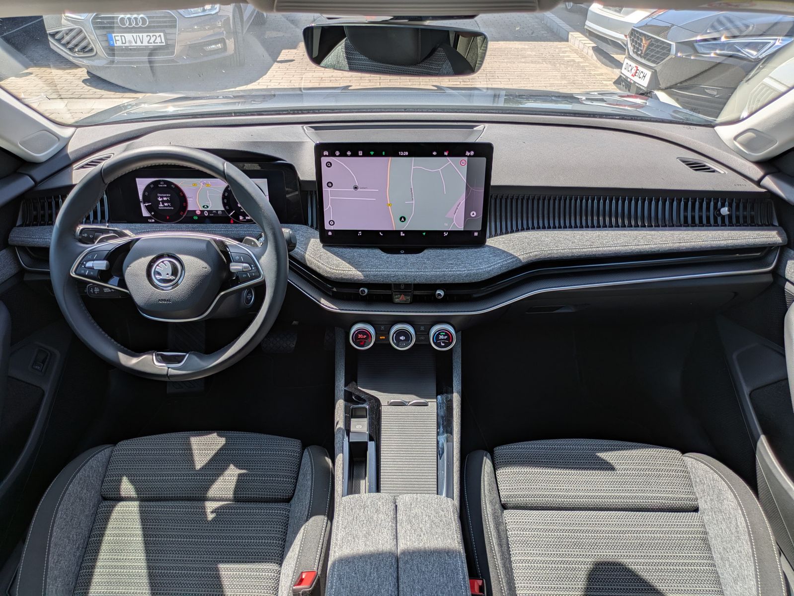 Fahrzeugabbildung SKODA Superb 2.0 TDI 4x4 Selection MATRIX*AHK*PANO*19"