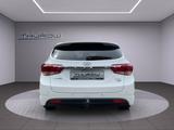Hyundai i40 CW Family Plus AHK Bixenon Navi LM - Hyundai mit Benzin-Antrieb: Kombi