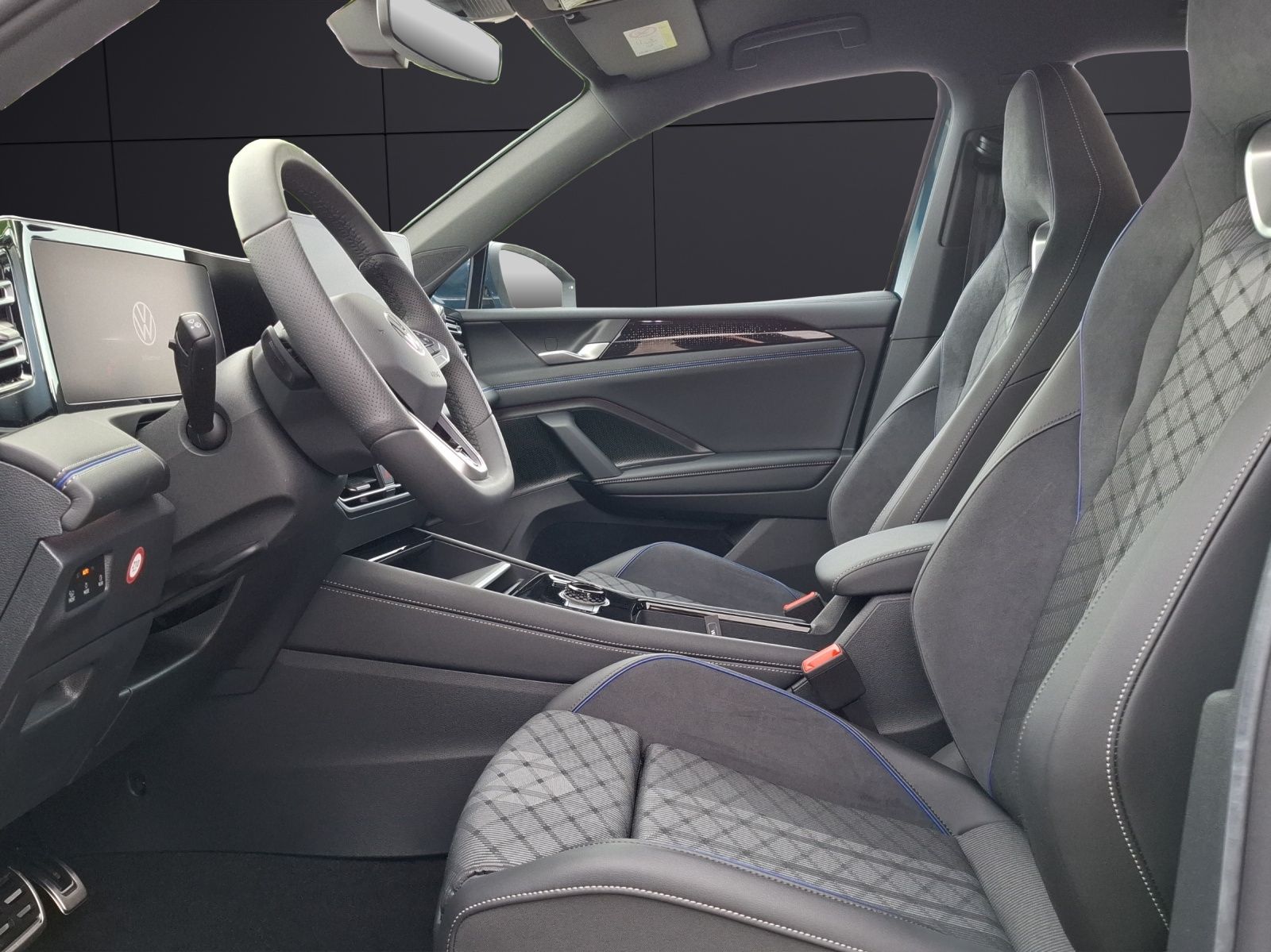 Fahrzeugabbildung Volkswagen Tiguan eTSI R-Line DSG Standhzg. Matrix AHK Navi