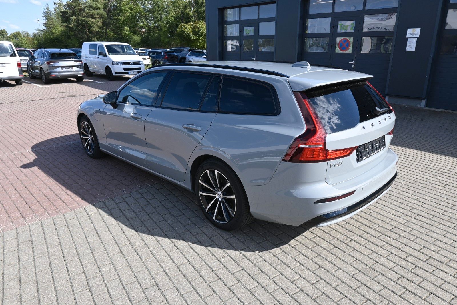 Fahrzeugabbildung Volvo V60 T6 Plus Dark AWD*AHK*Elekt.Sitze*75KM RW*