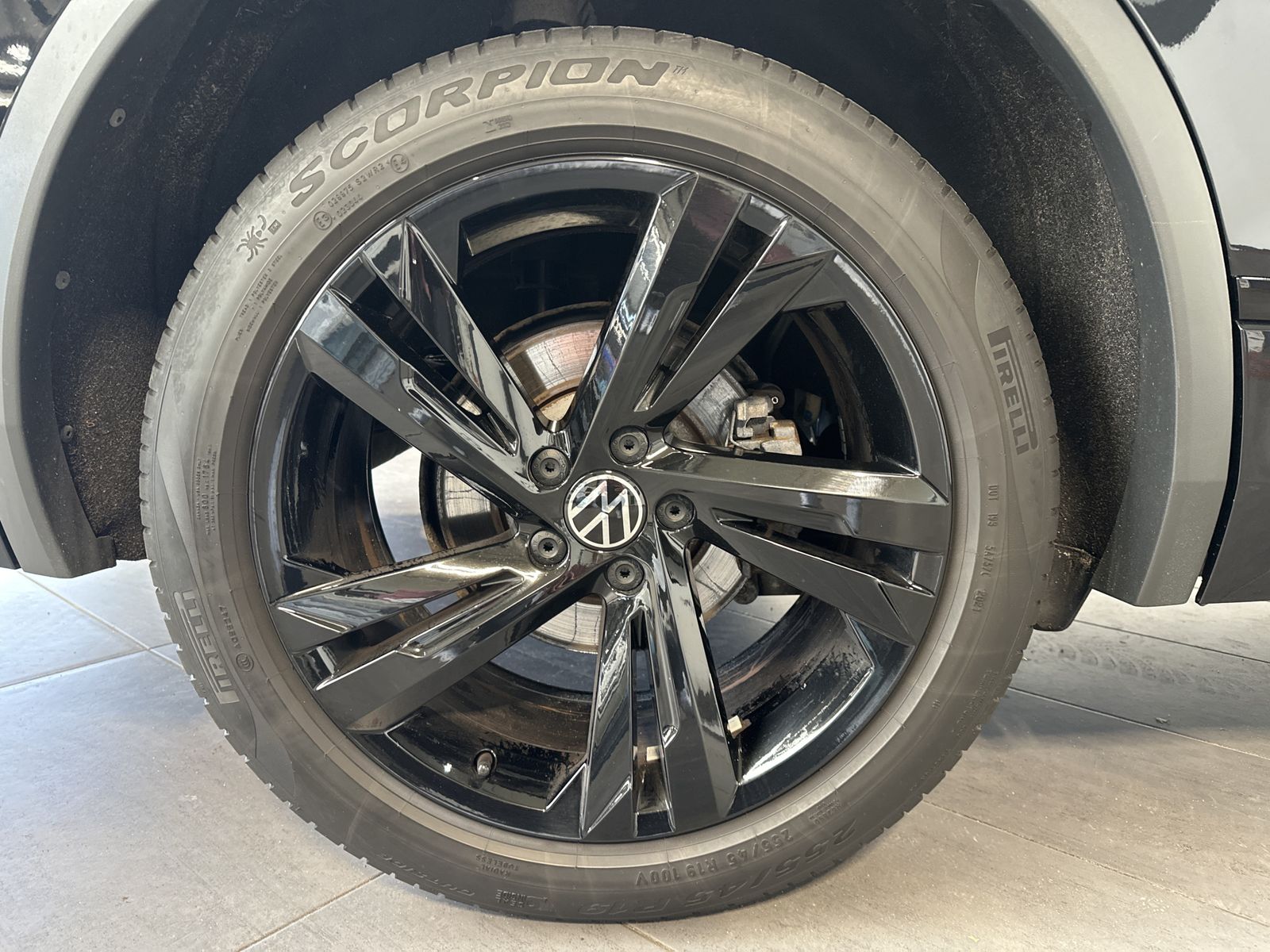 Fahrzeugabbildung Volkswagen Tiguan Allspace 2.0 TSI R-Line 4M NAV+MATRIX+ACC