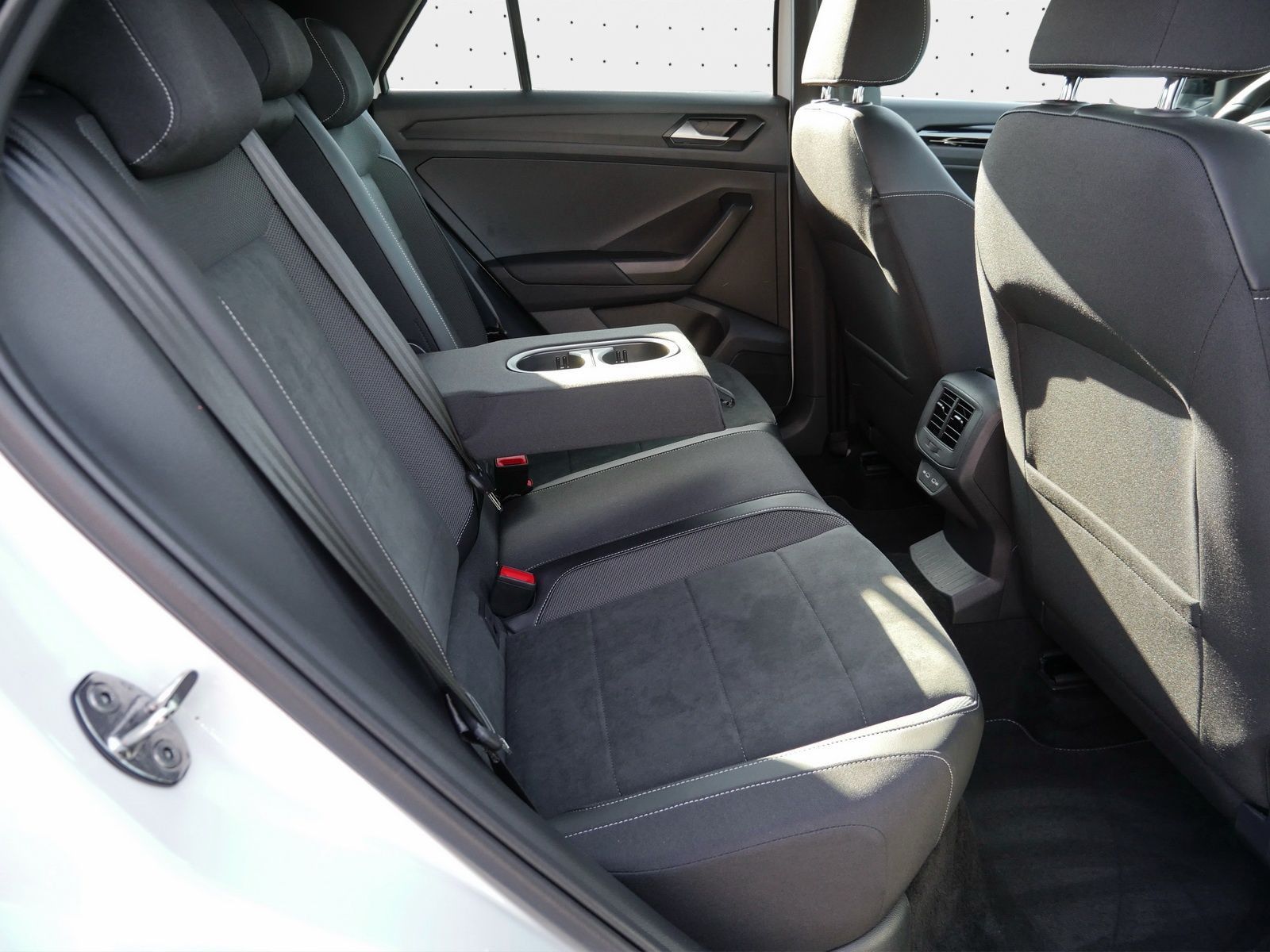 Volkswagen T-Roc - Bild 15