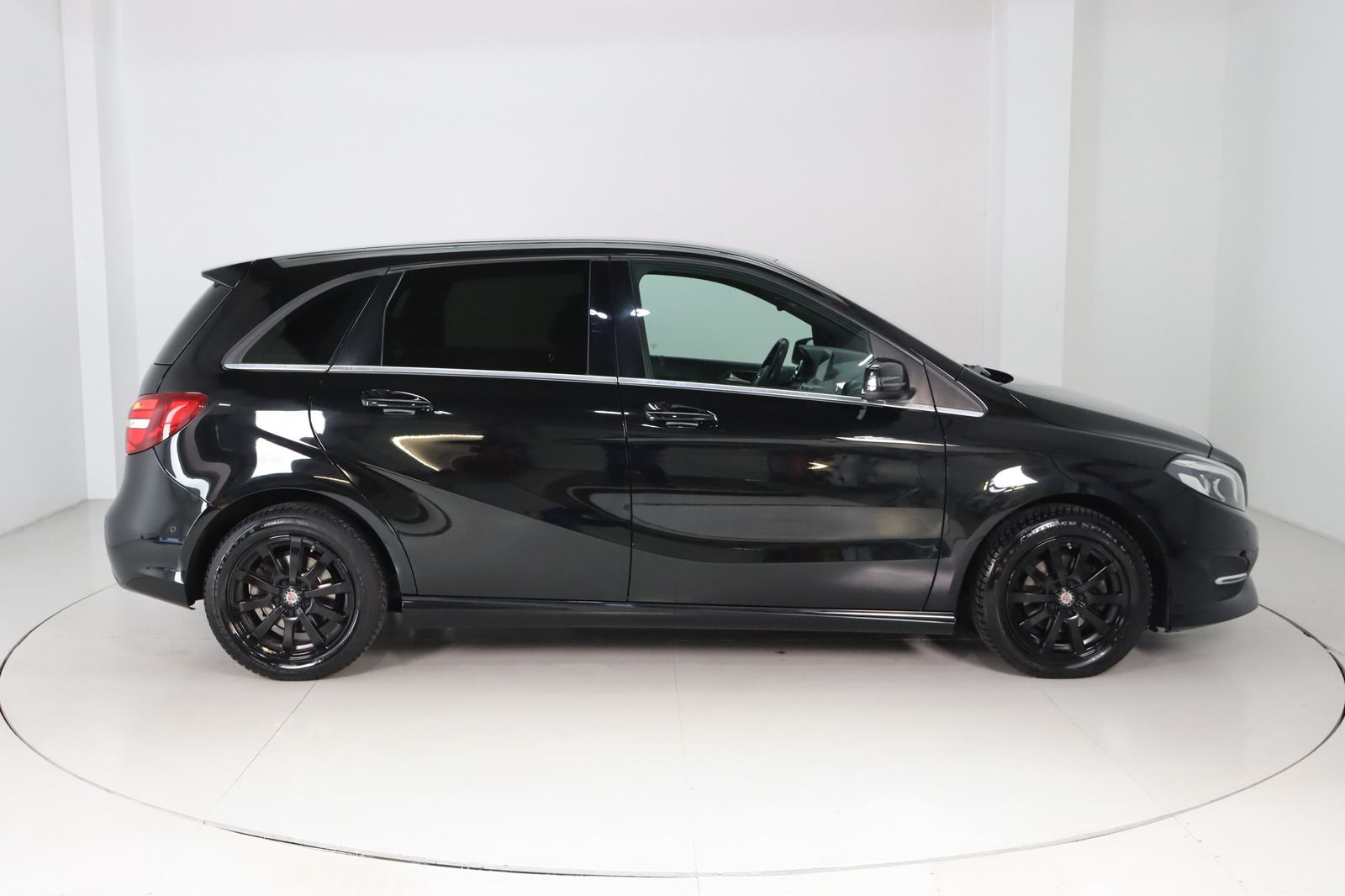 Fahrzeugabbildung Mercedes-Benz B 180 d * LED * Parkassist. * Keyless