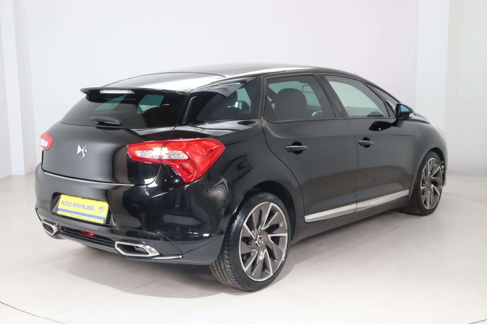 Fahrzeugabbildung DS Automobiles DS5 2.0 HDi SportChic * HUD * LEDER * Navi
