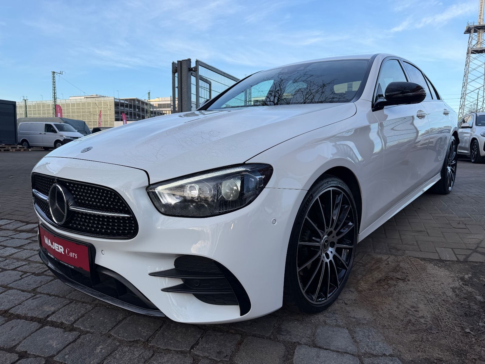 Fahrzeugabbildung Mercedes-Benz E 220d AMG*JUNGE STERNE*MUTLIBEAM*BURMESTER*AHK