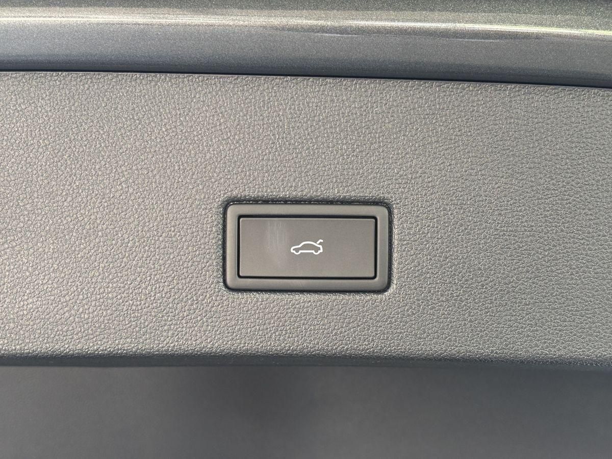 T-Roc R-Line 1.5 TSI DSG RFK APP-CONNECT BLACK-S