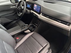 Fahrzeugabbildung BMW 218i Active Tourer -- Leder/ HeadUp/ AHK