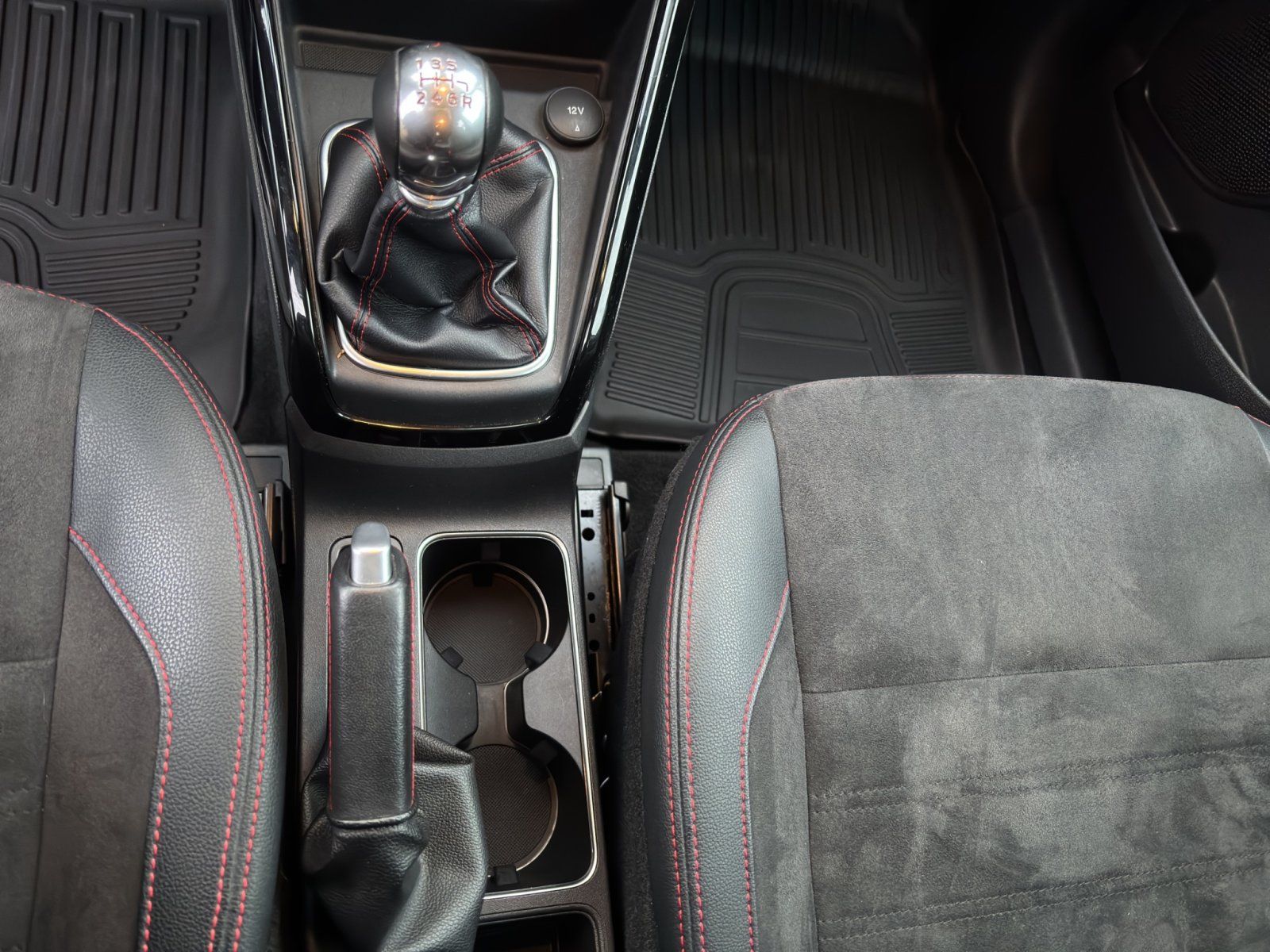 Fahrzeugabbildung Ford EcoSport ST-Line