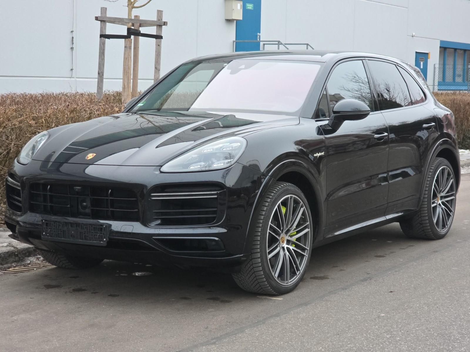 Porsche Cayenne Turbo S E-Hybrid 680PS Approved 12.2026