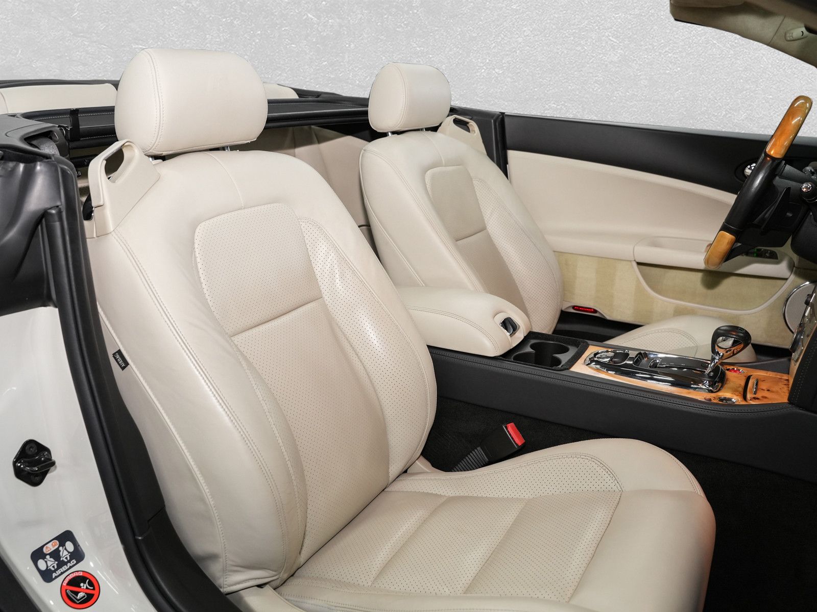 Fahrzeugabbildung Jaguar XKR Cabrio - CATS|20"|Bi-Xenon+aktiv.KL|ALPINE