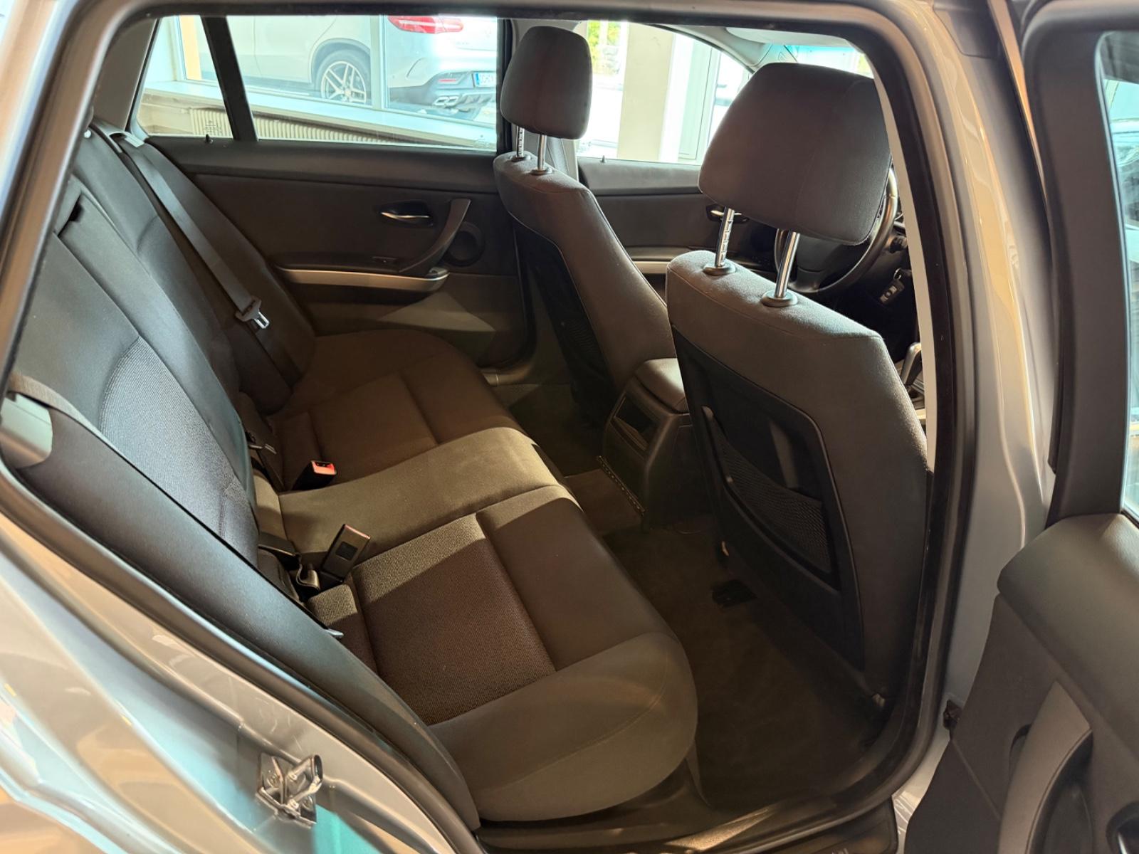 BMW 325i TOURING 218CH