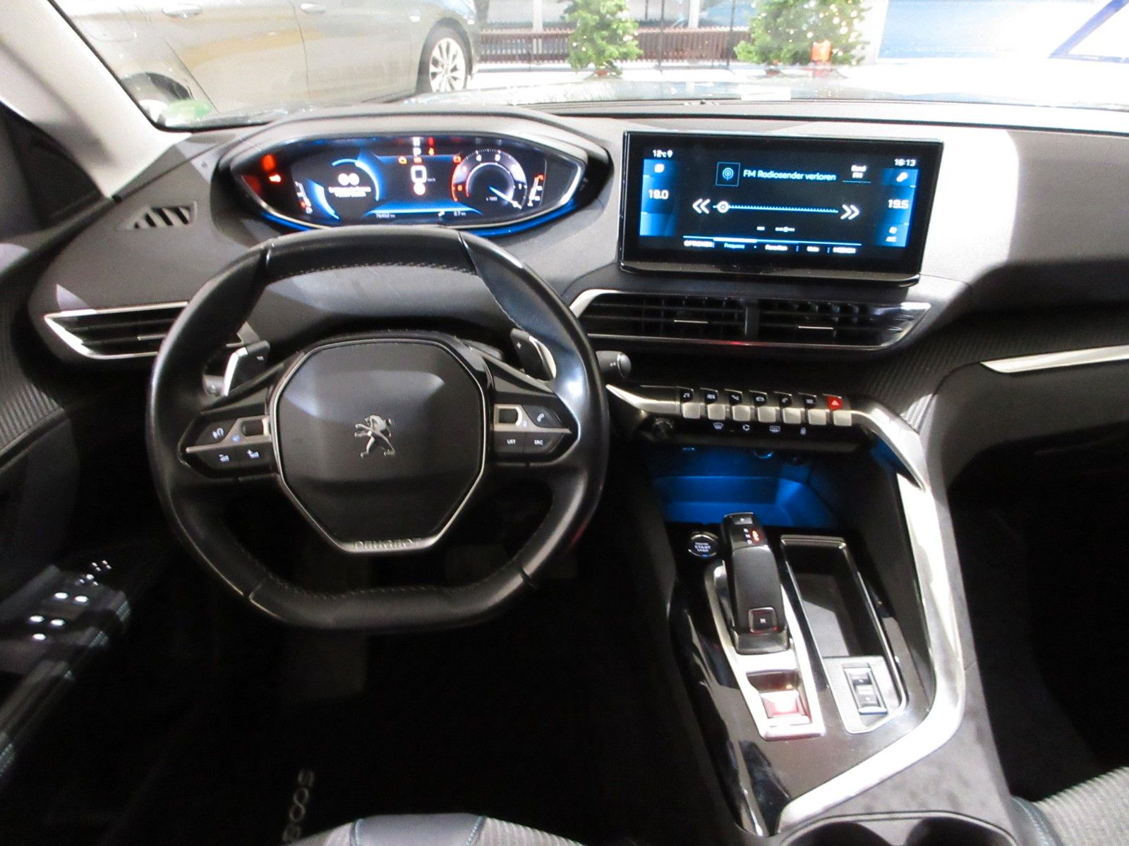 Fahrzeugabbildung Peugeot 5008 Allure 1.5D LED/NAVI/R´CAM/PDC/7-SITZ