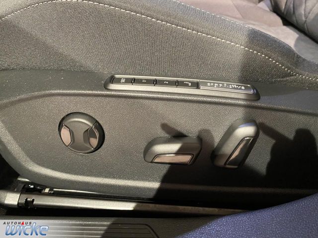 Golf VIII 1.5 TSI DSG Style NAVI KLIMA PDC LED