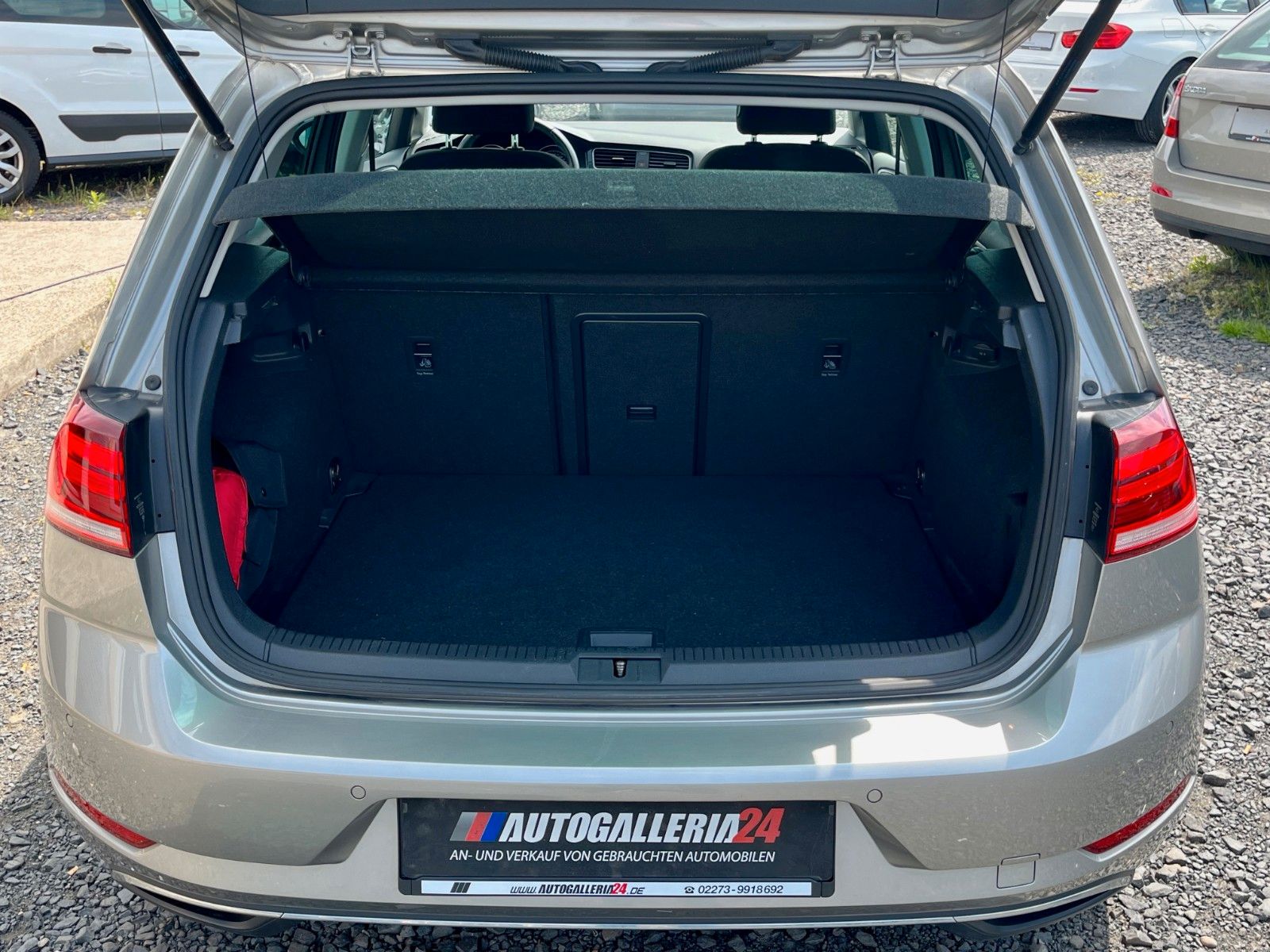 Fahrzeugabbildung Volkswagen Golf VII 1.0 Lim. Comfortline DSG Navi PDC 1.HD