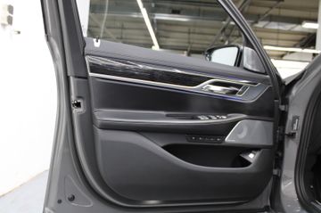 BMW 740 - 4
