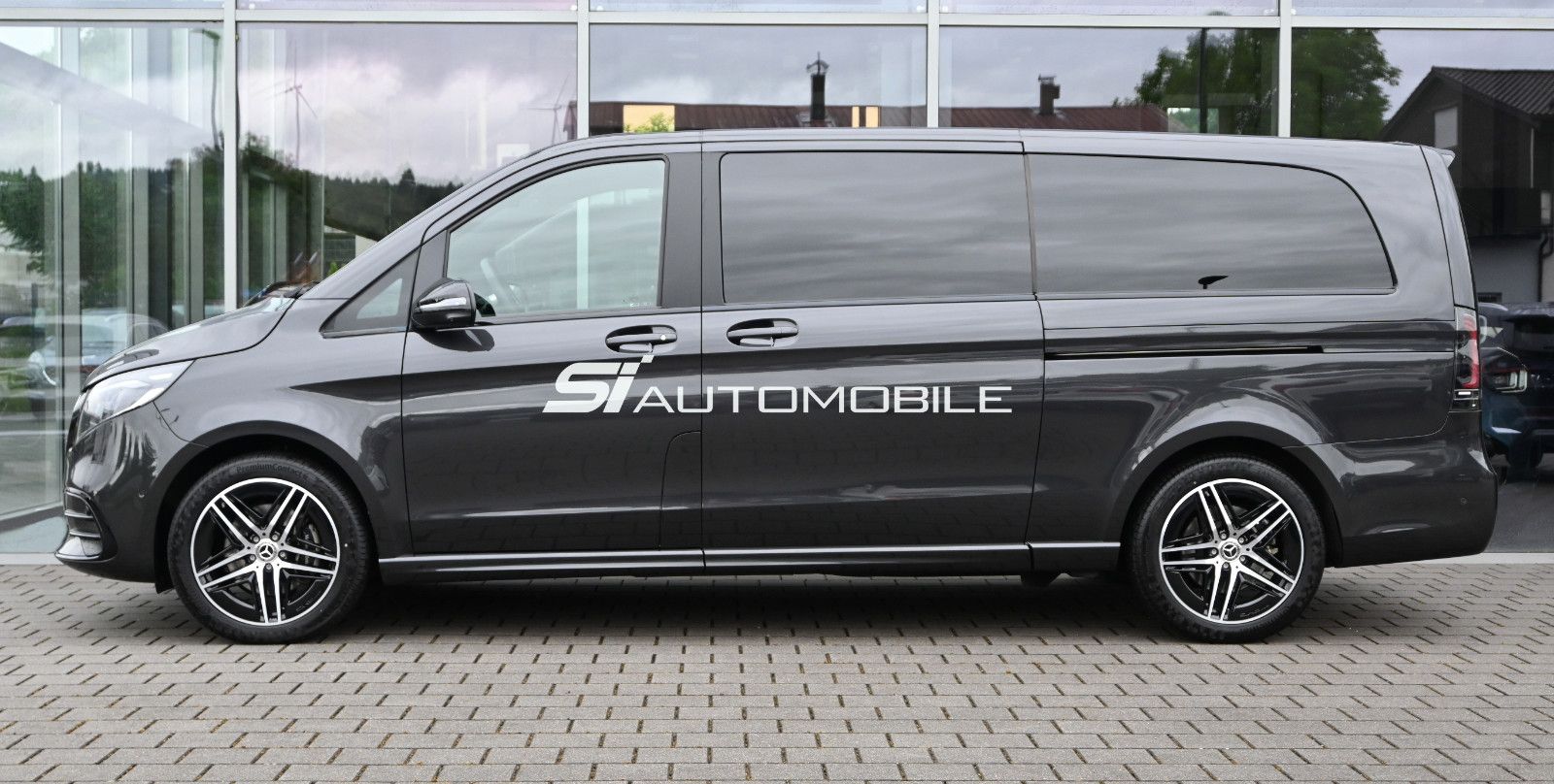 Fahrzeugabbildung Mercedes-Benz V 300 d 4Mat. Extralang AMG Line °AIRMATIC°STHZ°