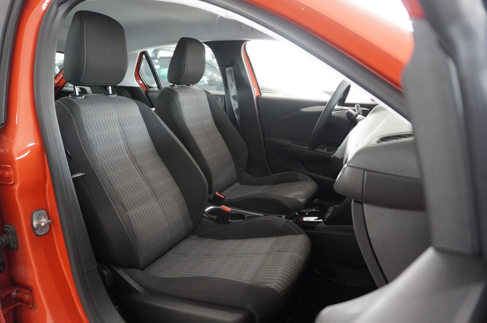 Fahrzeugabbildung Opel Corsa-e F EDITION 7KW NAVI/VIRT/TEMP/DAB/WÄRMEP.