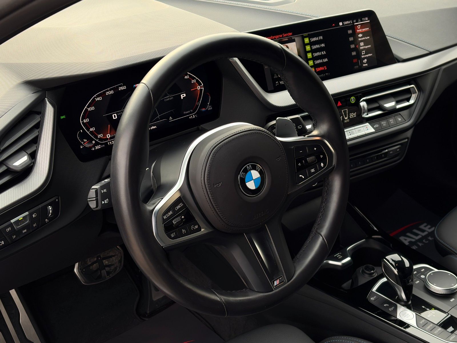 Fahrzeugabbildung BMW M135i xDrive HiFi SHZ LED DAB PDC Wireless Temp