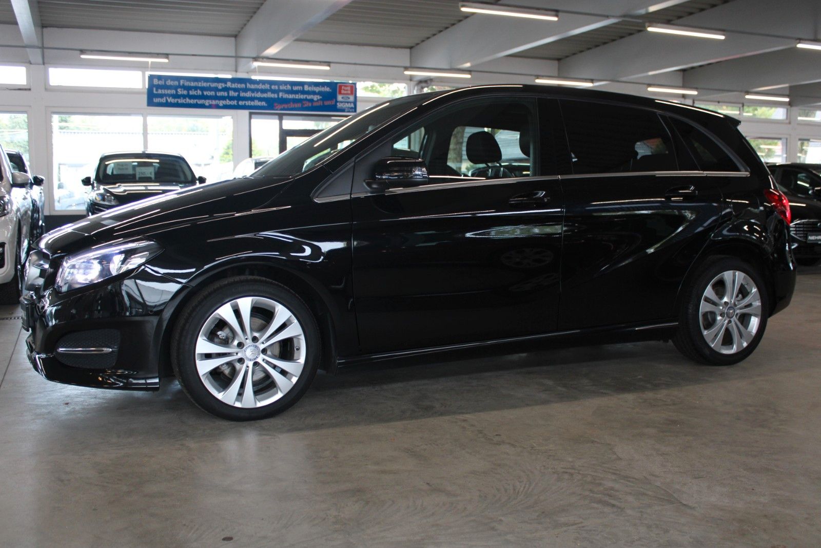 Fahrzeugabbildung Mercedes-Benz B 180 CDI Urban NAVI + PANORAMADACH + AHK