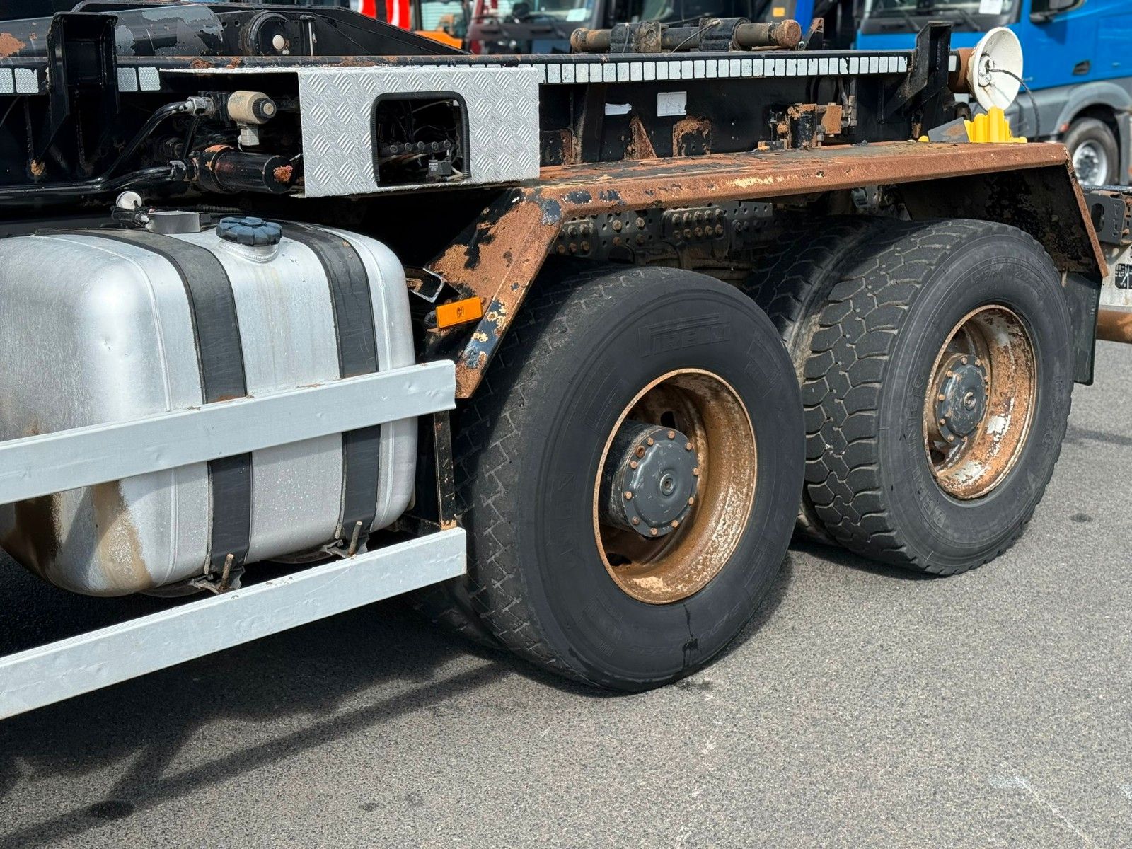 Fahrzeugabbildung Mercedes-Benz Arocs 4148 8x6 Gergen Abrollkipper