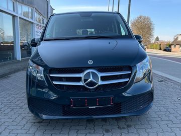 Mercedes V 220 - 2