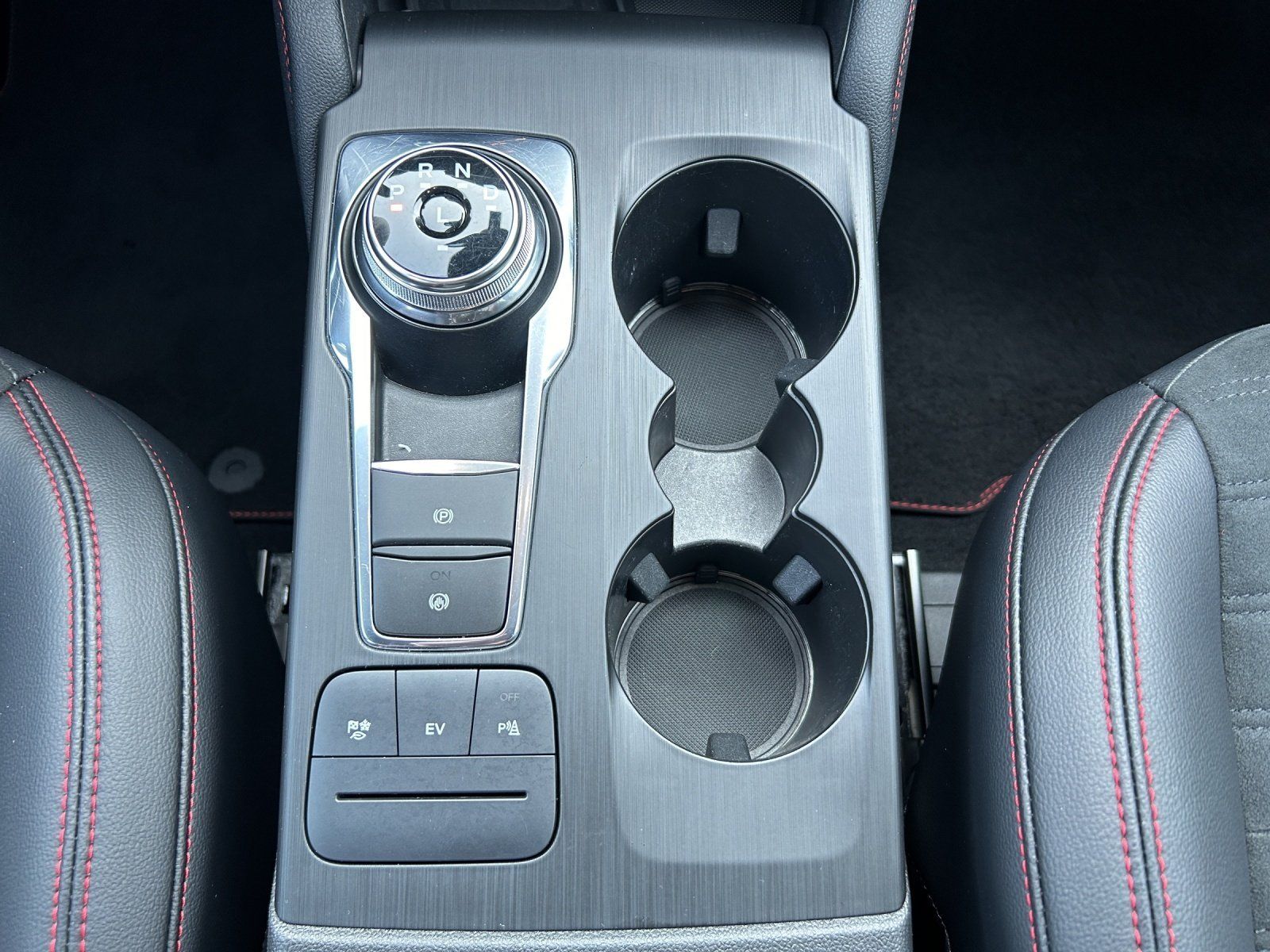 Fahrzeugabbildung Ford Kuga 2.5 Duratec Plug-in-Hybrid PHEV ST-Line X