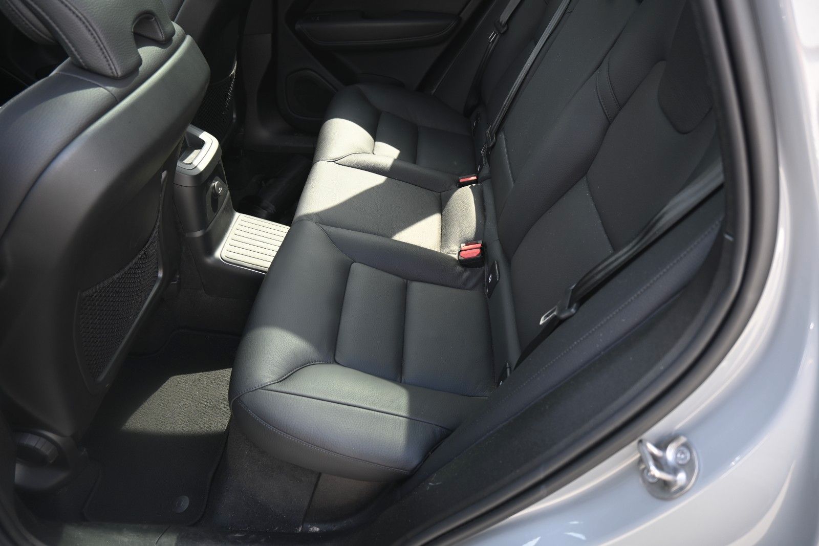 Fahrzeugabbildung Volvo XC60 T6 Essential AWD*PDC*AHK*PANO*STHZG*