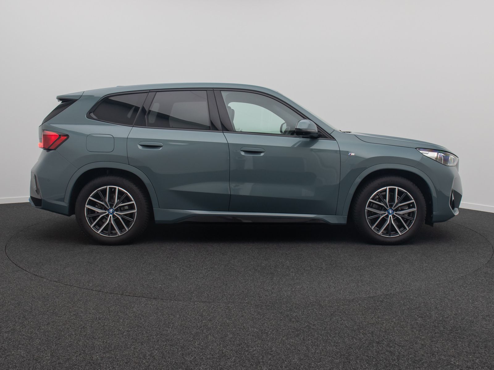 Fahrzeugabbildung BMW iX1 xD30 M Sport HUD DAB AHK 360&deg; CockpitPro 18"