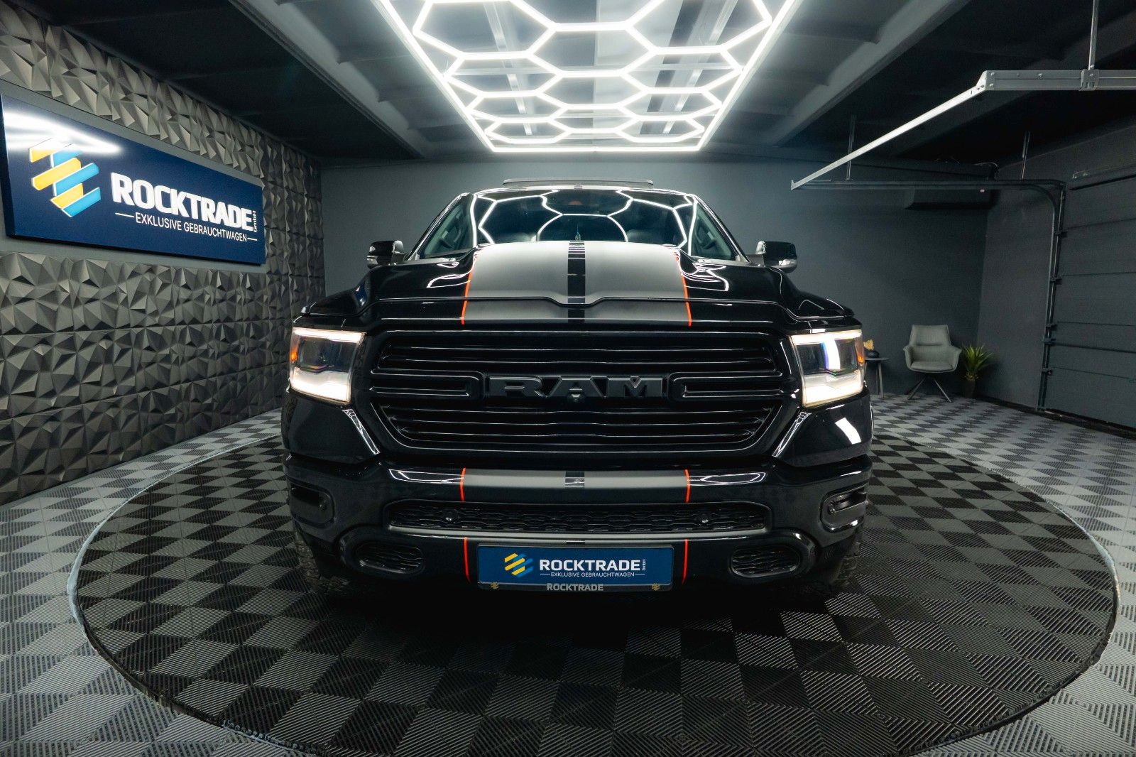 Fahrzeugabbildung Dodge RAM 5.7 V8 HEMI 4x4 NIGHT LARAMIE *Pano*RAMBOX*