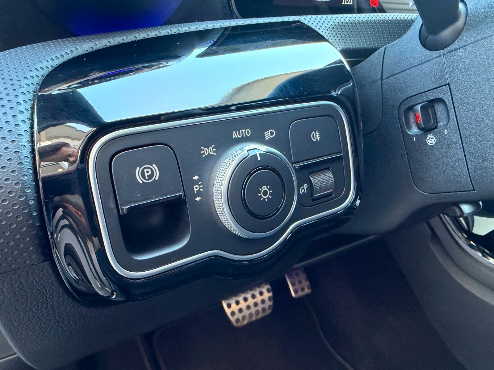 Fahrzeugabbildung Mercedes-Benz A 35 AMG 4Matic+Aero+StandH+360+MultiB+Memory