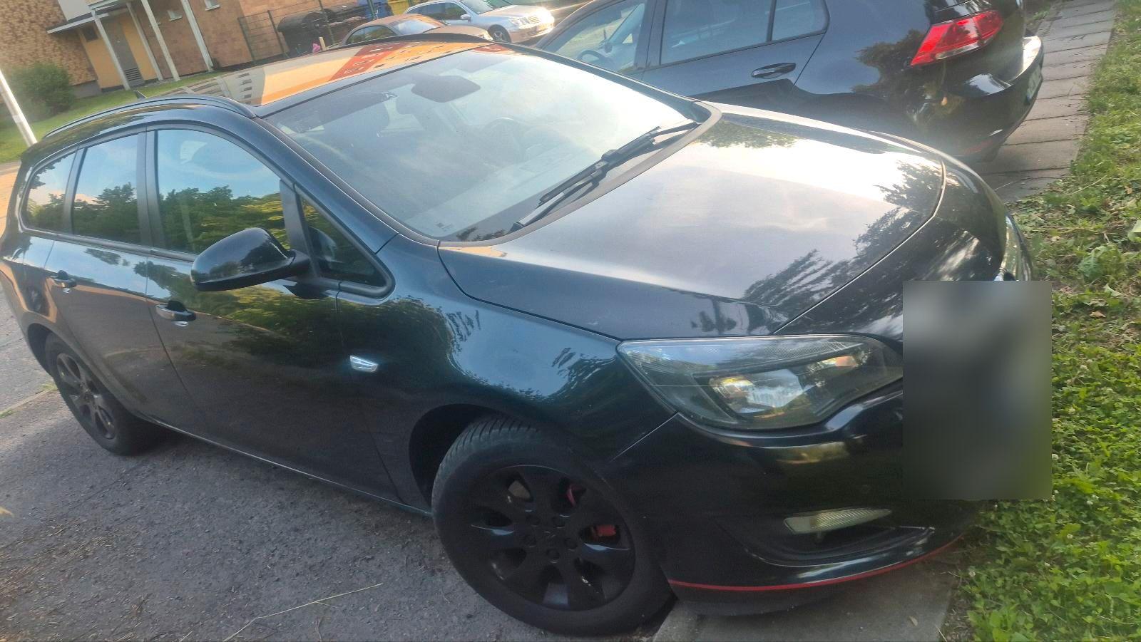 Opel Astra 2015 — interior