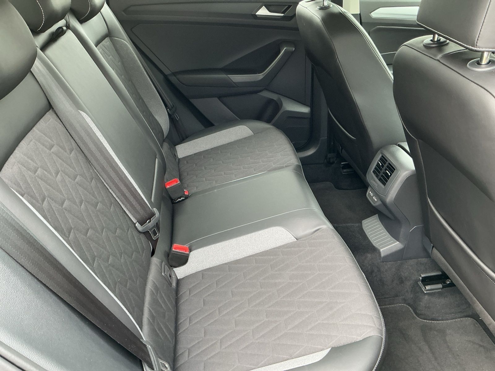 Volkswagen T-Roc - Bild 16