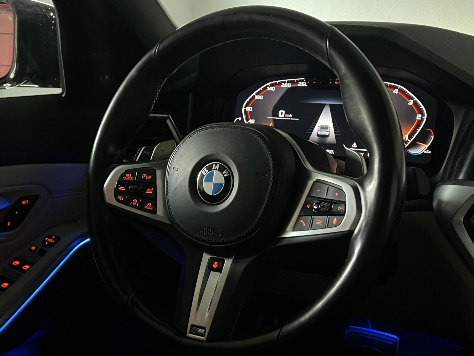Fahrzeugabbildung BMW 330 d Lim. M SPORT/LASER/H&K/HuD/ACC/eGSD/LIVE