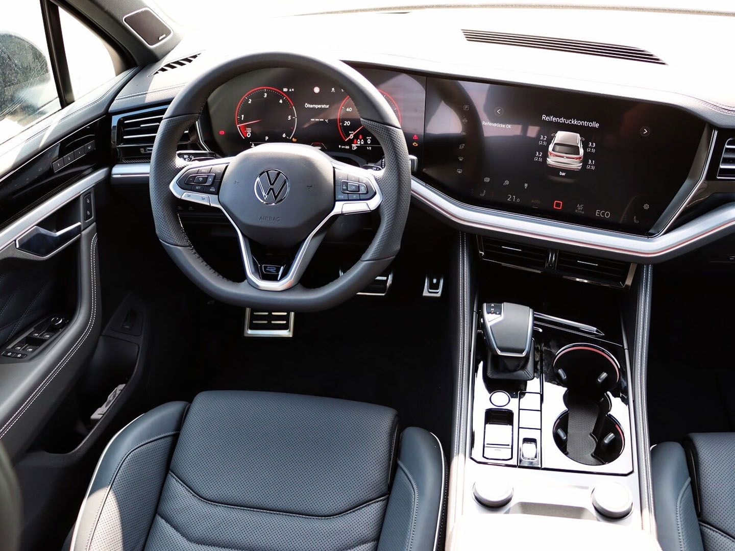 Volkswagen Touareg R-Line 4MOTION 3.0 V6 TDI SCR AHK LEDER foto 5