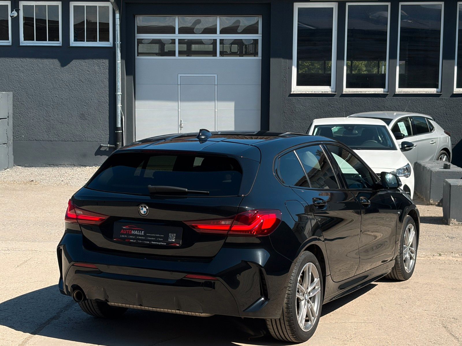 Fahrzeugabbildung BMW 118i M Sport Autom SHZ LHZ Hifi Amb Navi CarPlay