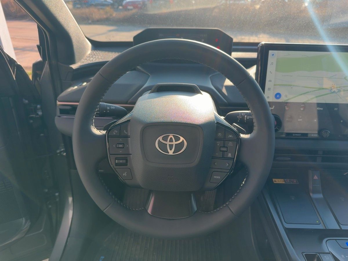 Fahrzeugabbildung Toyota bZ4X 73 kWh Teamplayer *PDC+ACC+SHZ+LED+NAVI*