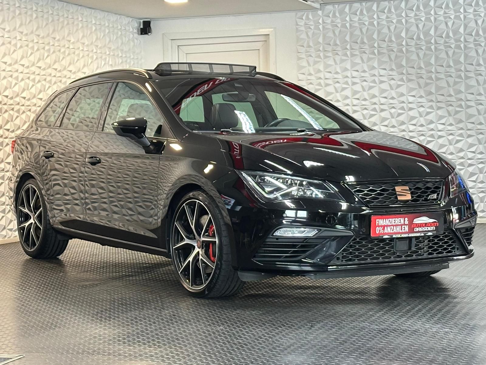 SEAT Leon ST 2.0TSI CUPRA 300 4DRIVE LED#PANO#ACC#SHZ - Image 2