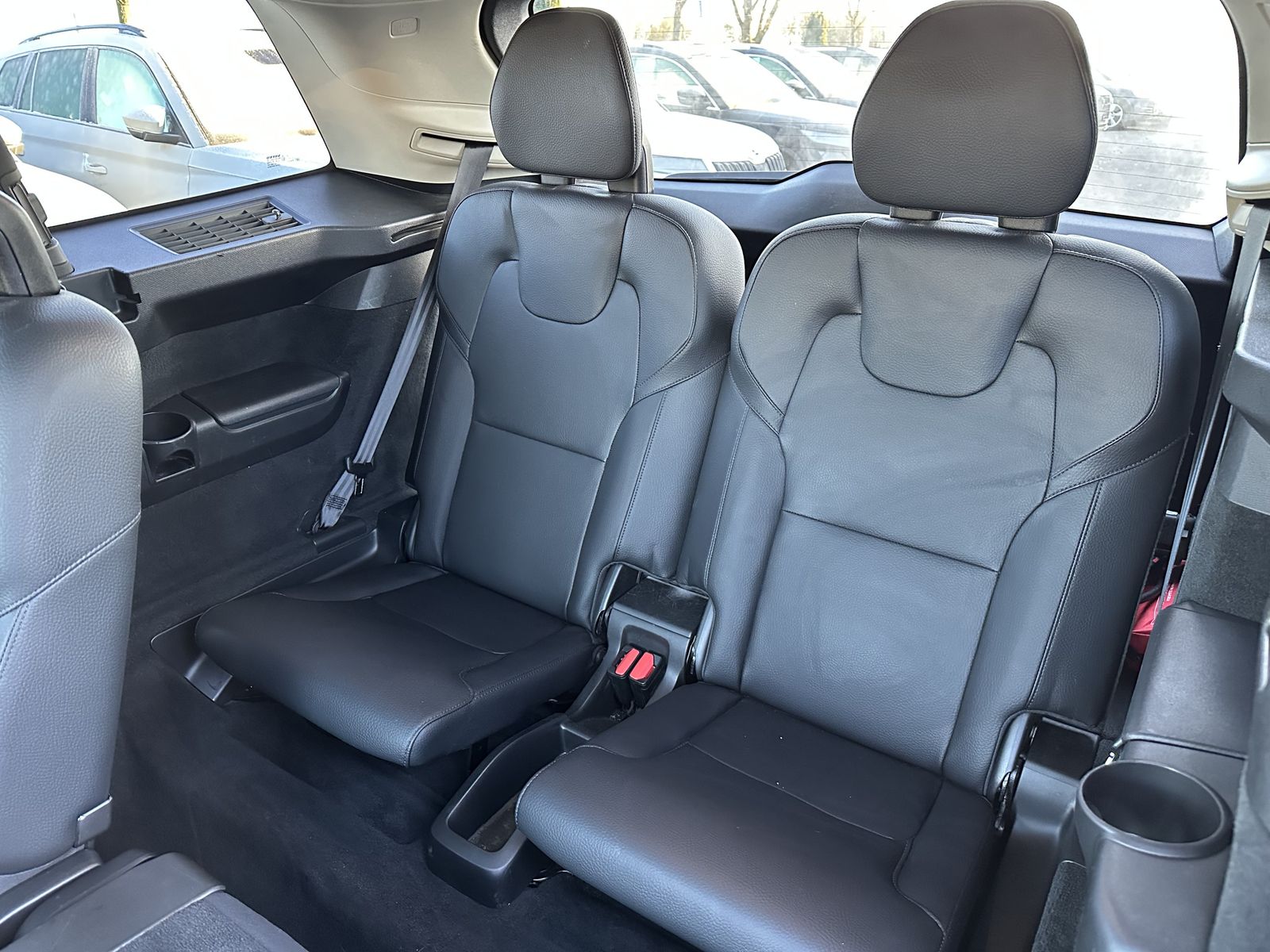 Fahrzeugabbildung Volvo XC90 T8 AWD Inscription 7-Sitzer NAV+LED+VC+PANO