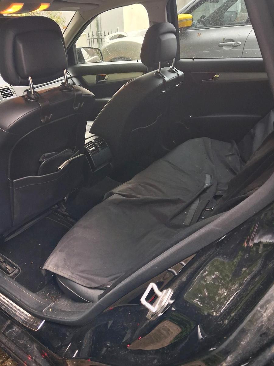 Mercedes-Benz C180 2010 — photo 14
