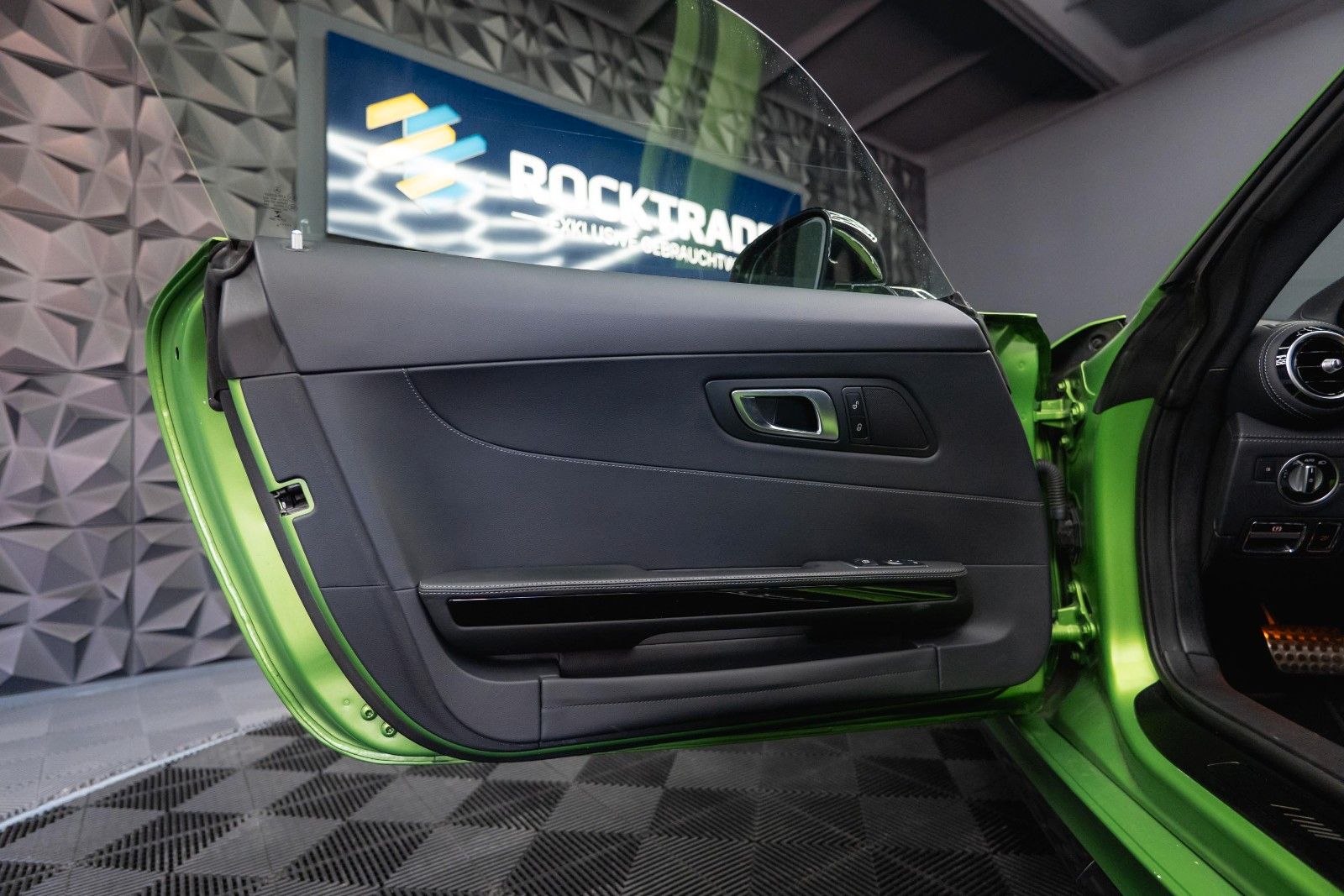 Fahrzeugabbildung Mercedes-Benz AMG GT R Coupe TIKT Performance | 750PS | Carbon