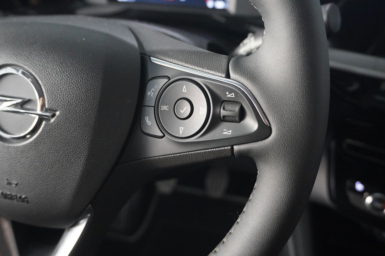 Fahrzeugabbildung Opel Mokka ELEGANCE 1.2T NAVI/LED/KAMERA/SPORT/SH/DAB
