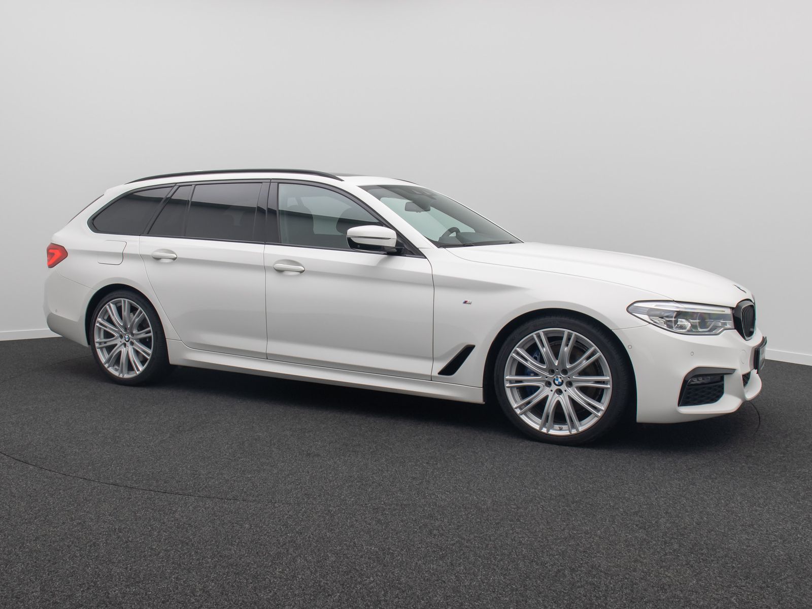 Fahrzeugabbildung BMW 530d M Sport 360°Komfort Panorama HUD DAB 20Zoll